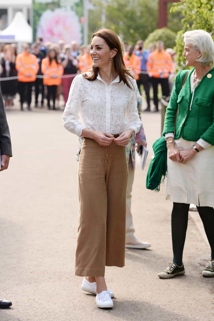 Diện chiếc quần culottes bình dân vài trăm ngàn kate middleton không làm mất đi phong cách quý phái - 7