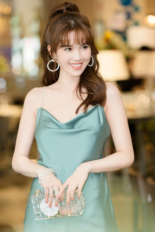 Diện sexy bị chê tới tấp nhưng mặc sương sương như vầy ngọc trinh được khen mát mặt - 14