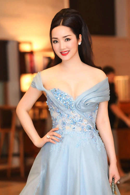 Giáng my hoa hậu chăm khoe vòng 1 nhất nhì showbiz - 6