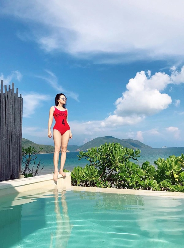 Hết diện váy điệu đà bảo thanh giờ chuyển sang đốt mắt fan với bikini đỏ rực cả khung hình - 5