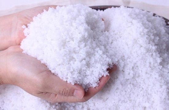 Hóa ra đây là lý do rất nhiều người rắc muối quanh nhà đặc biệt trong những ngày mưa - 2