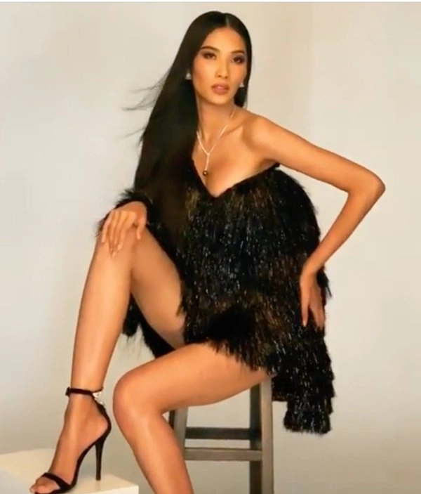 Hoàng thùy và những set đồ khoe ngực tối đa khiến các đối thủ miss universe dè chừng - 1