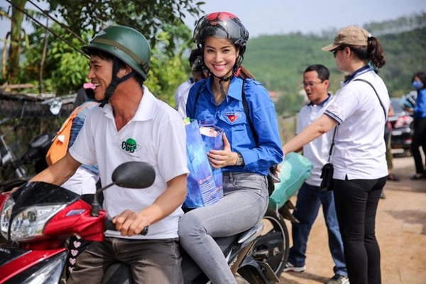 Khéo như tân hoa hậu lương thuỳ linh diện áo phông quần vải xuề xoà vẫn ghi điểm tuyệt đối - 9