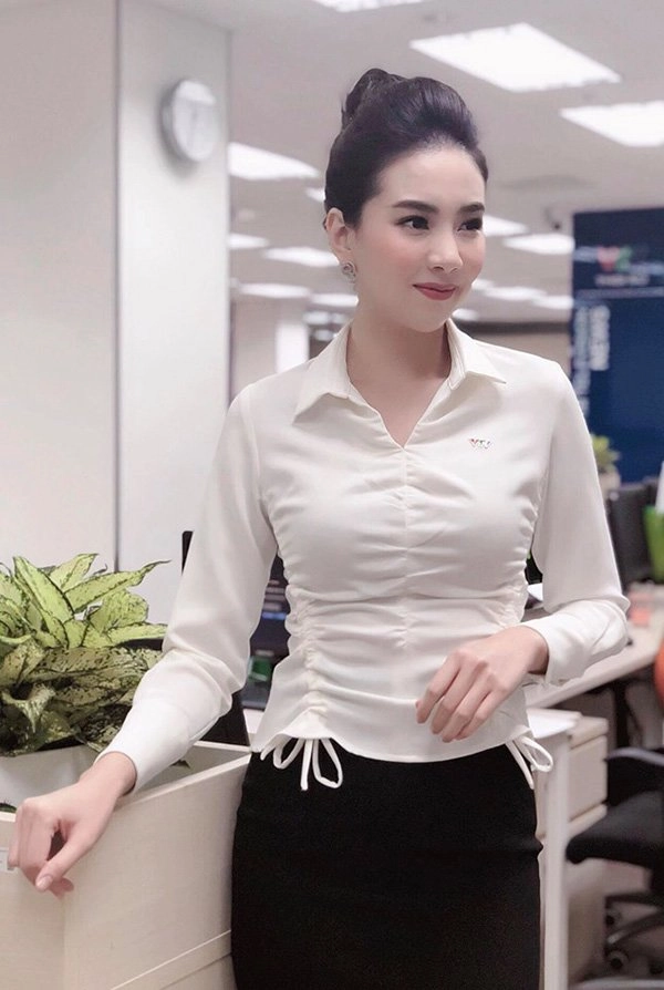 Không cần sexy hở bạo biên tập viên xinh đẹp của vtv vẫn ghi điểm tuyệt đối nhờ điều này - 12