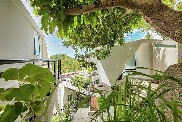 Ngắm khu biệt thự chênh vênh bên vách đá nhìn ra biển tuyệt đẹp - 2
