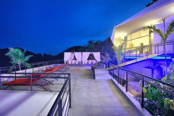Ngắm khu biệt thự chênh vênh bên vách đá nhìn ra biển tuyệt đẹp - 8
