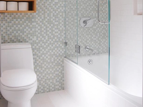 Nhét bồn tắm vừa khít toilet chỉ 3m2 - 3