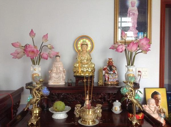 Những loại hoa kiêng kỵ cắm trên bàn thờ ngày tết thơm và đẹp đến mấy cũng không dùng - 2