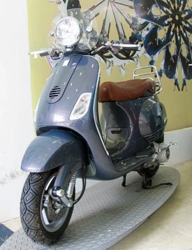  vespa kỷ niệm 60 năm tuổi với lxv - 1