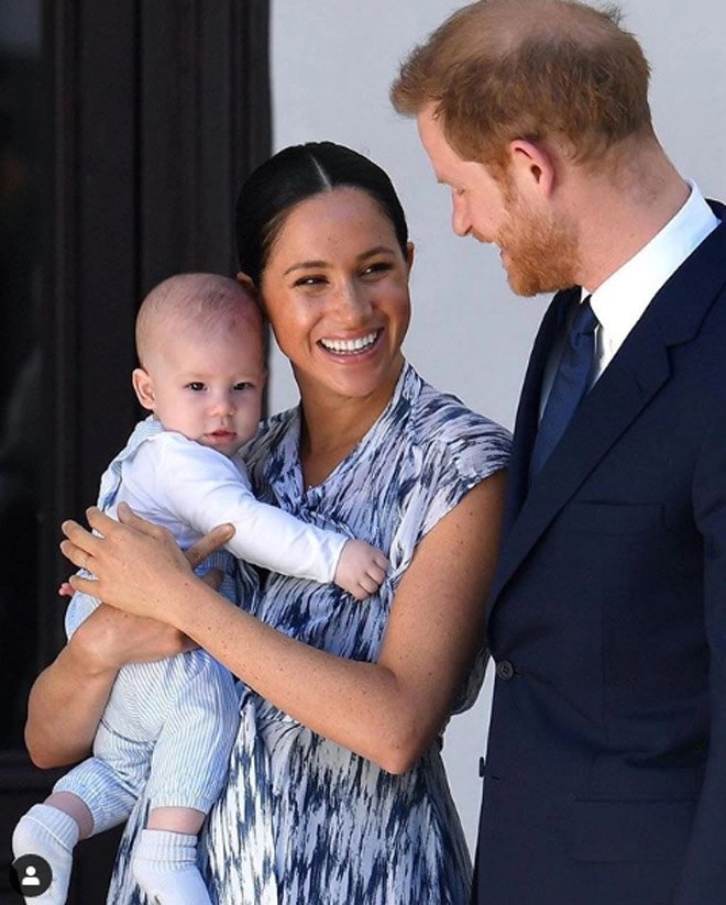 4 tháng sau sinh chờ mãi cũng tới ngày công nương meghan thoải mái công khai hình ảnh con trai - 1