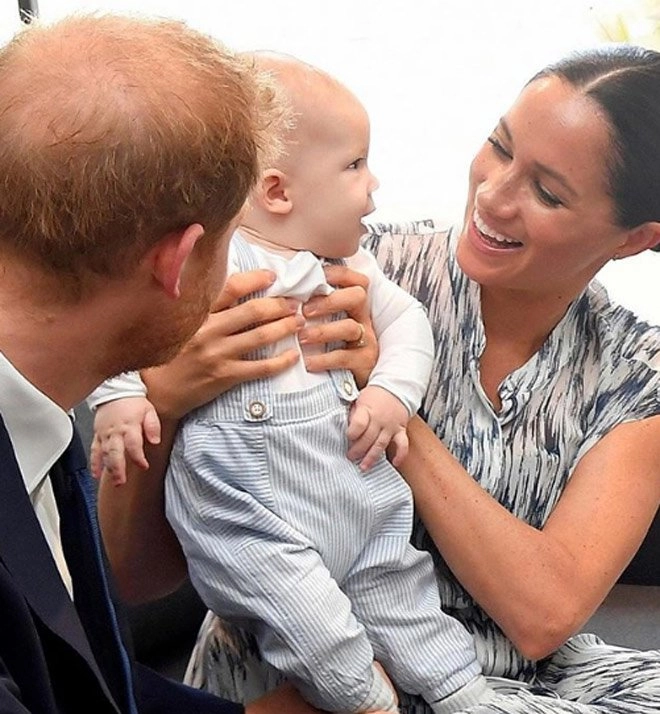 4 tháng sau sinh chờ mãi cũng tới ngày công nương meghan thoải mái công khai hình ảnh con trai - 3