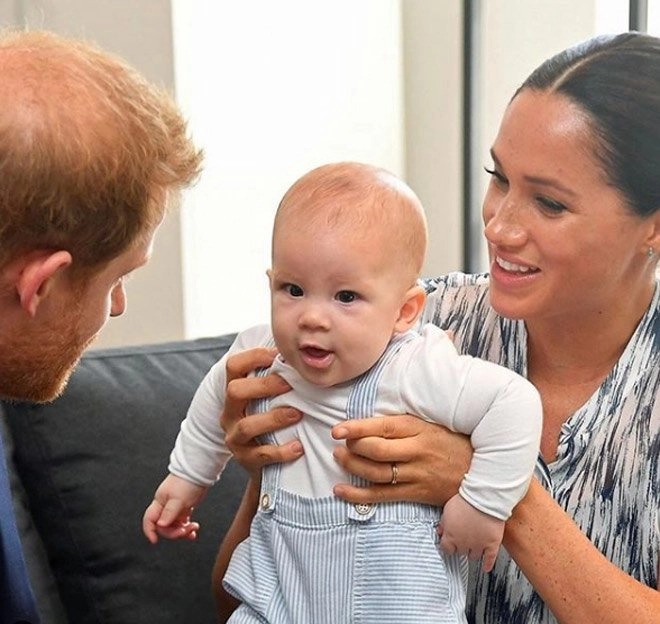 4 tháng sau sinh chờ mãi cũng tới ngày công nương meghan thoải mái công khai hình ảnh con trai - 4