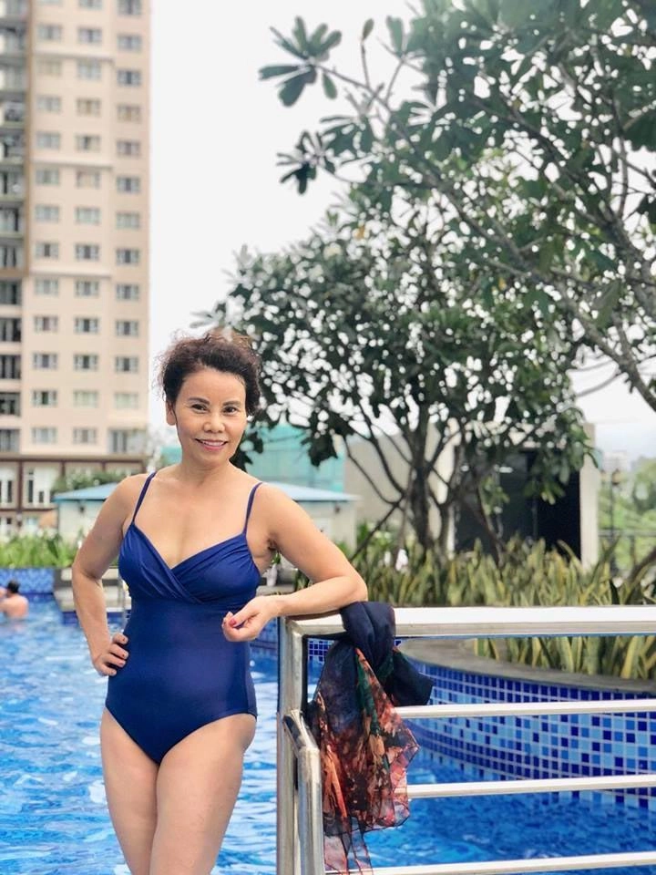 Ngỡ ngàng khi mẹ hồ ngọc hà tự tin diện bikini áo trễ vai ở tuổi 61 - 2