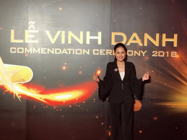 9x phương phương xinh đẹp tài năng cùng gout thời trang công sở hút mắt - 7