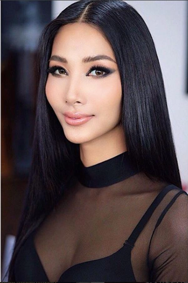 Á hậu hoàng thuỳ xinh đẹp như búp bê trong loạt ảnh hậu trường mới nhất - 2