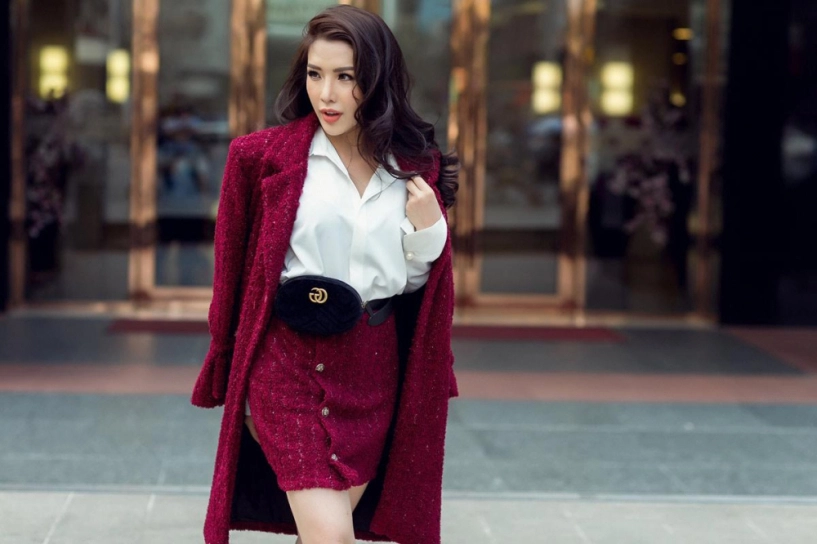 Á hậu khánh phương khoe gu thời trang ngập tràn hàng hiệu với sắc tím - 1