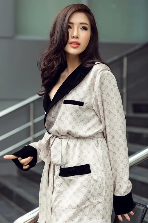 Á hậu khánh phương khoe gu thời trang ngập tràn hàng hiệu với sắc tím - 9