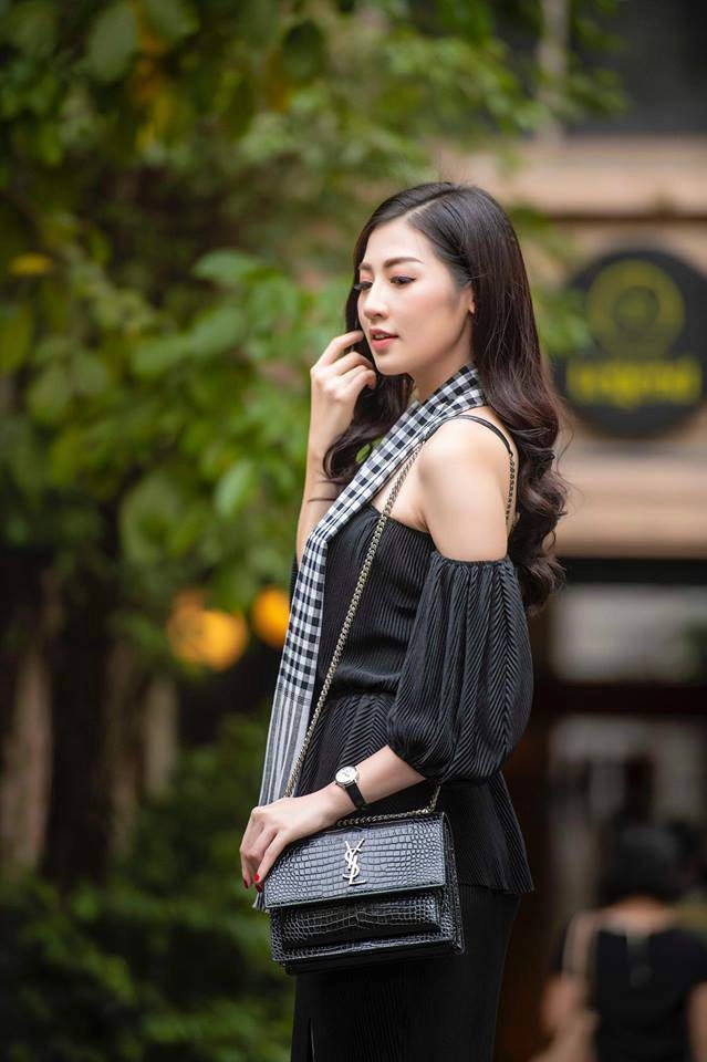 Á hậu tú anh đã có bầu hèn gì toàn diện váy rộng đi giày bệt suốt những ngày qua - 6