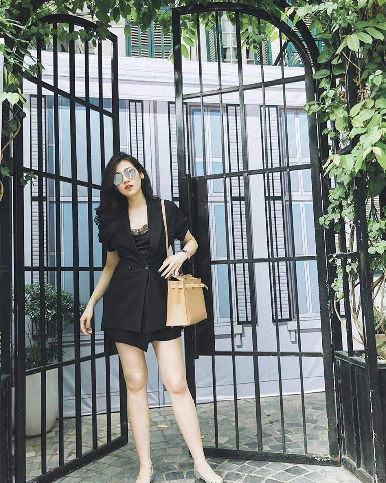 Á hậu tú anh đã có bầu hèn gì toàn diện váy rộng đi giày bệt suốt những ngày qua - 8