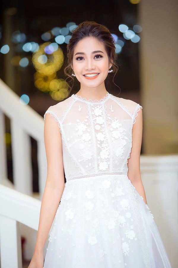 á khôi bị tước danh hiệu nguyễn thị thành gợi cảm tái xuất sau thời gian vắng bóng - 8