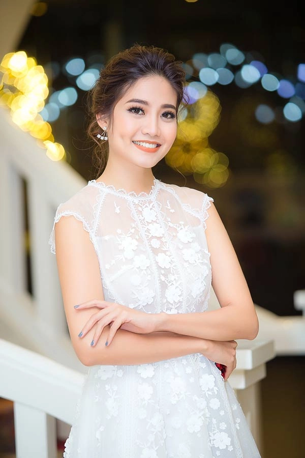 á khôi bị tước danh hiệu nguyễn thị thành gợi cảm tái xuất sau thời gian vắng bóng - 9