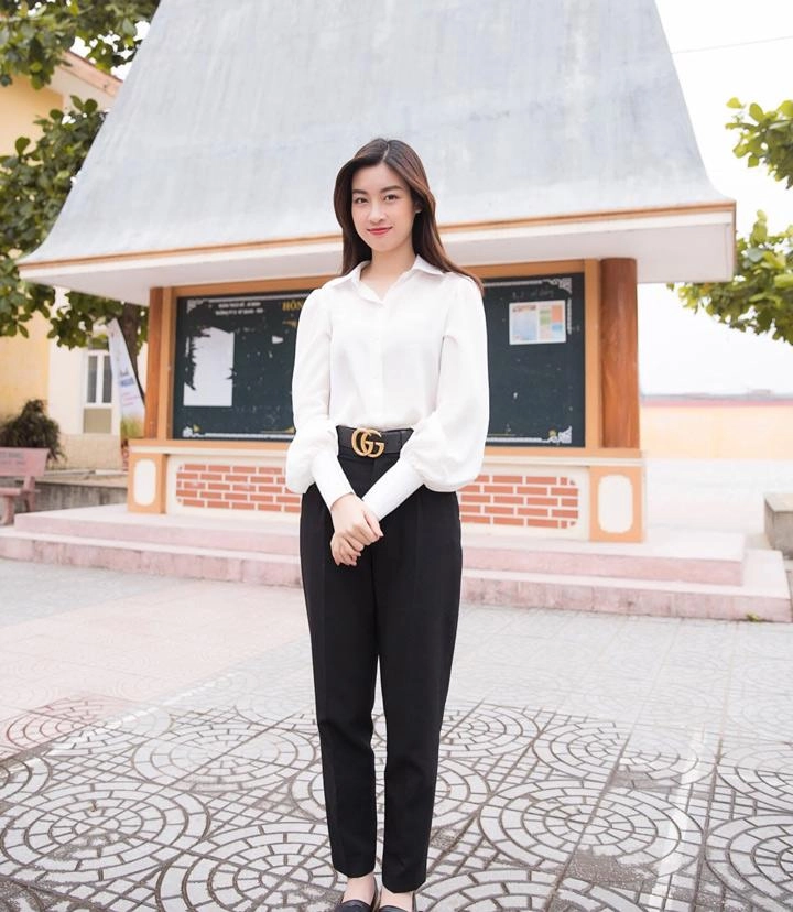 Ai bảo cứ làm hoa hậu thì tha hồ hàng hiệu hãy nhìn 2 người đẹp này thì rõ - 14