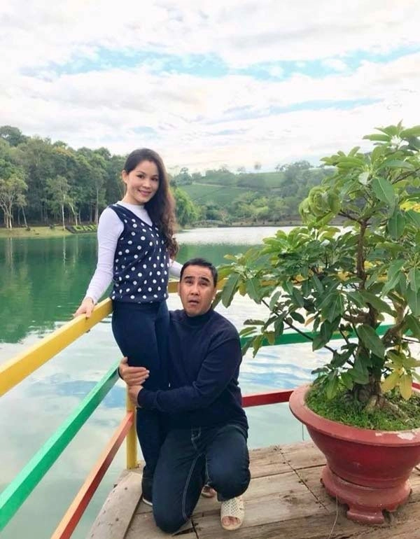 Ai như quyền linh vợ đẹp con ngoan ở nhà triệu đô mà lại chung thủy với món đồ này - 6
