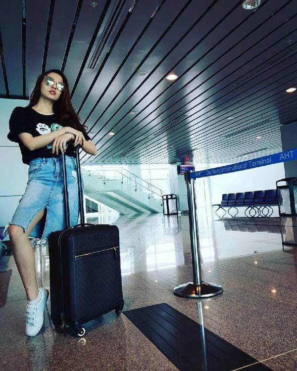 Ai tiết kiệm qua bảo anh lấy đồ tắm đi dạo phố rồi đến dự đám cưới bạn thân luôn - 11