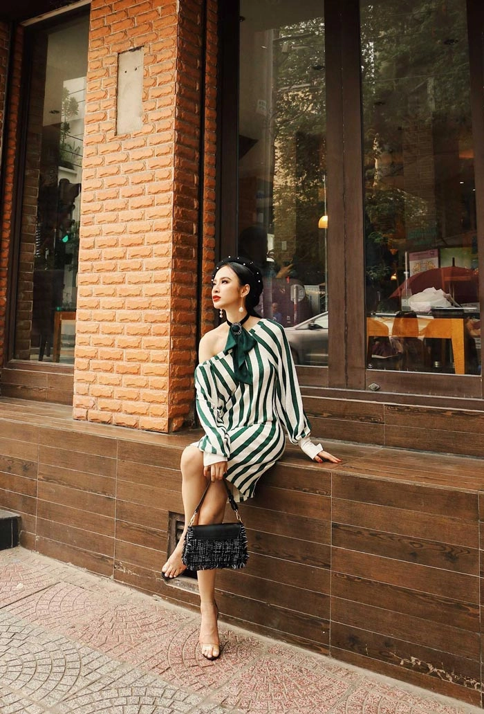 Angela phương trinh cực sexy đối lập hoa hậu thu hoài mộng mị với áo dài - 4