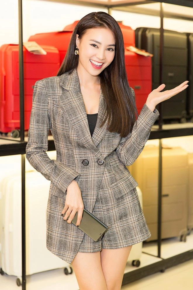 Angela phương trinh mâu thủy lan ngọc mua sắm vali giảm giá khủng trong đợt xả hàng - 9