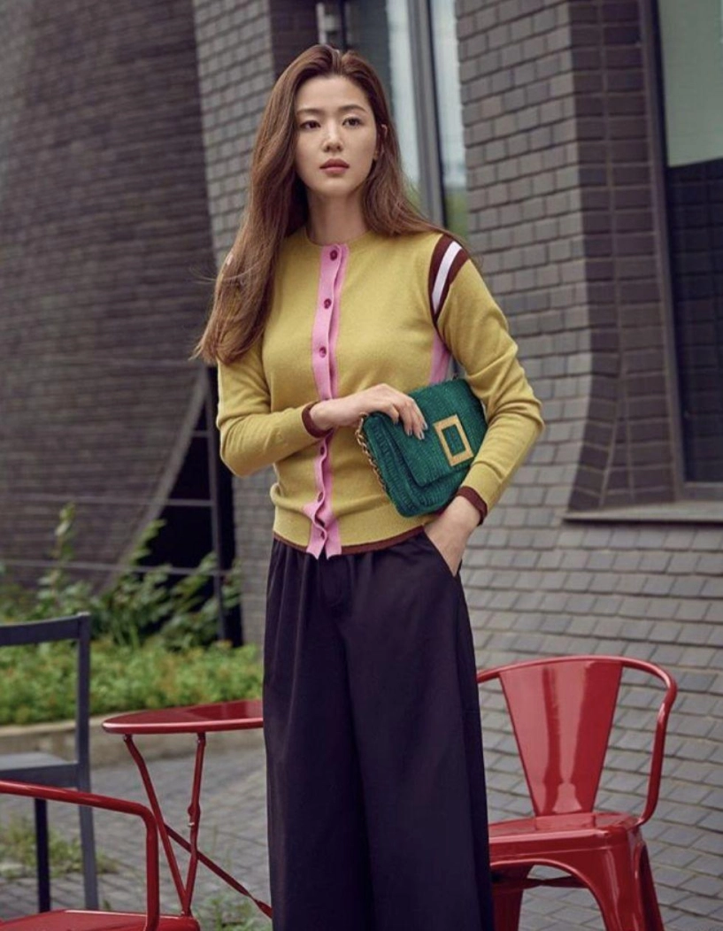 Áo len đơn giản đến mấy cứ mặc kiểu này là chuẩn mốt năm nay - 2