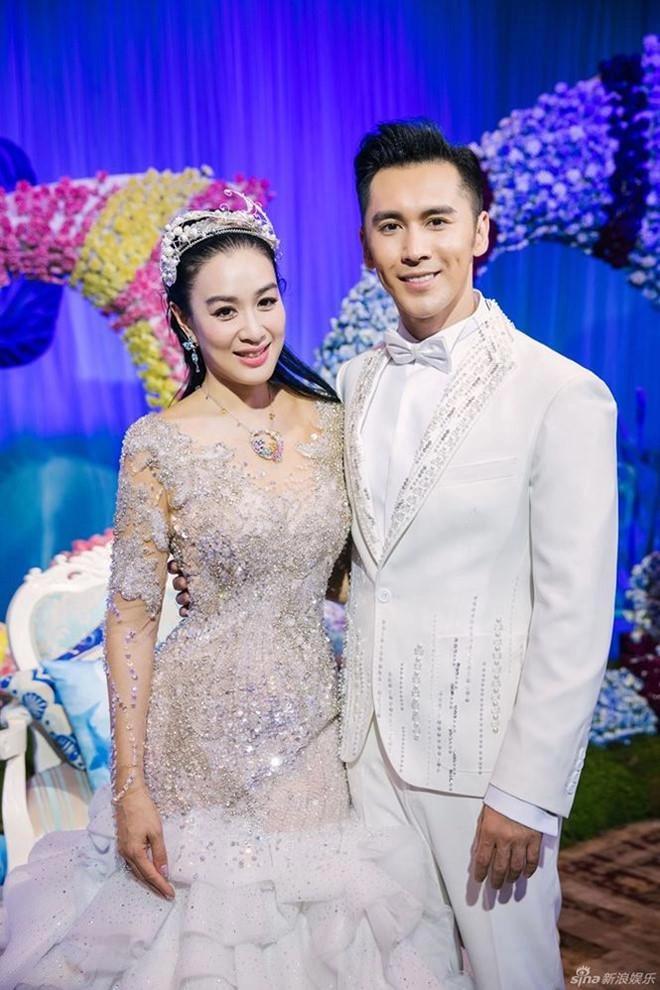 Bà mẹ 48 tuổi vẫn gợi cảm cỡ này bảo sao chồng 3 kém tận 12 tuổi vẫn mê - 2