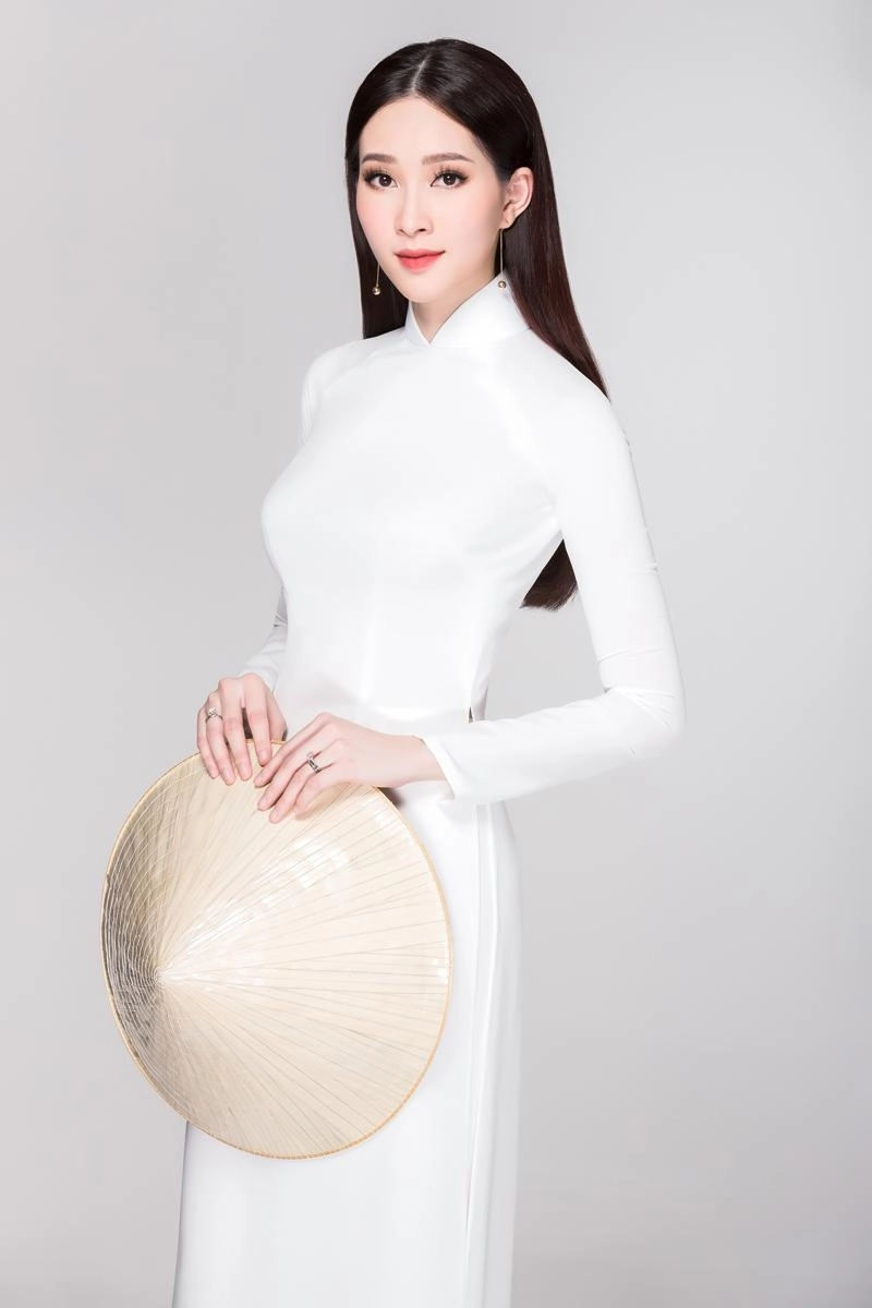 Bà mẹ bỉm sữa đặng thu thảo diện áo dài trắng đọ eo thon cùng các hoa hậu chưa chồng - 1