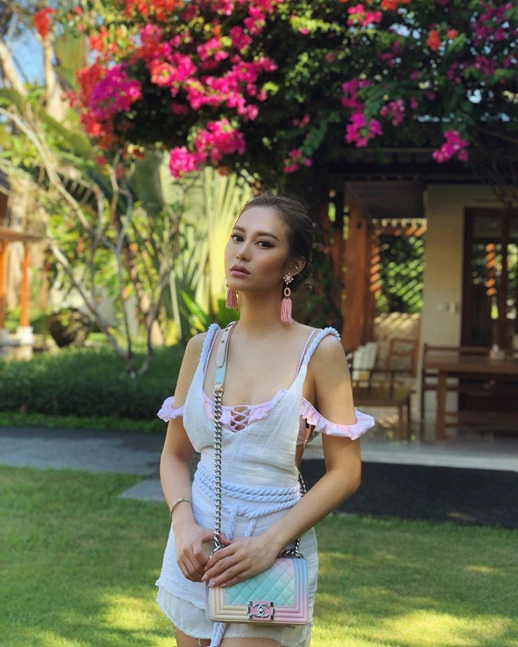 Bà mẹ sướng nhất hong kong cả ngày chỉ việc mặc đẹp sống ảo vì bố và chồng siêu giàu - 13