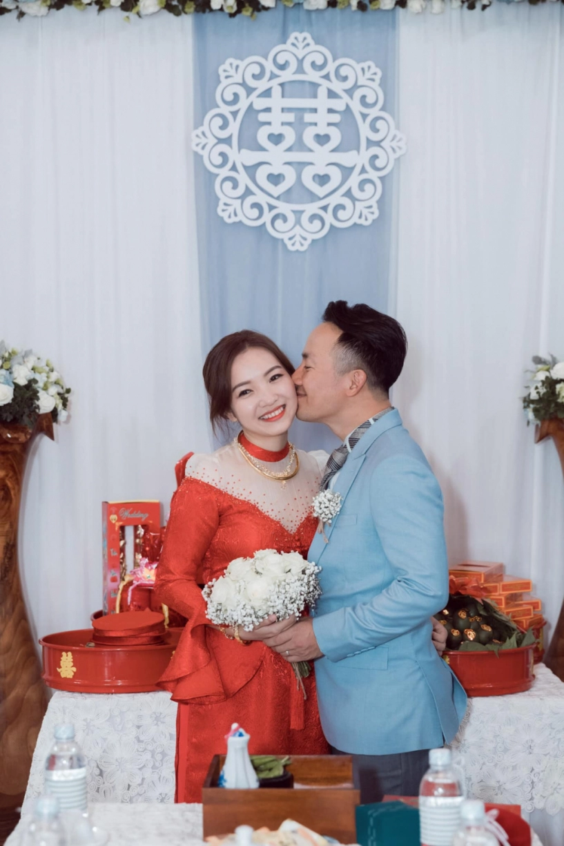 Bà xã tiến đạt bất ngờ tiết lộ điều đặc biệt ở chiếc áo dài xuyên thấu trong lễ cưới - 2