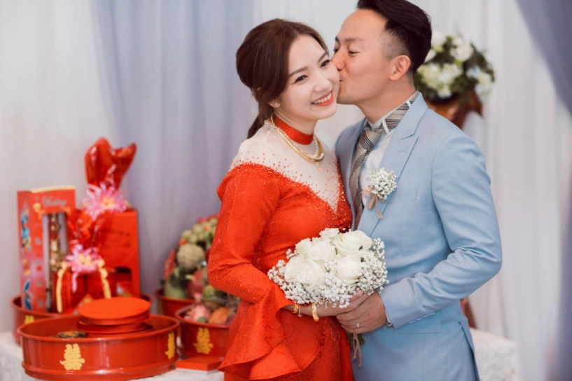 Bà xã tiến đạt bất ngờ tiết lộ điều đặc biệt ở chiếc áo dài xuyên thấu trong lễ cưới - 3