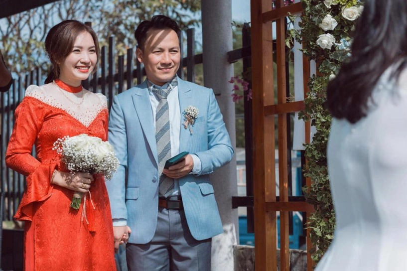 Bà xã tiến đạt bất ngờ tiết lộ điều đặc biệt ở chiếc áo dài xuyên thấu trong lễ cưới - 5