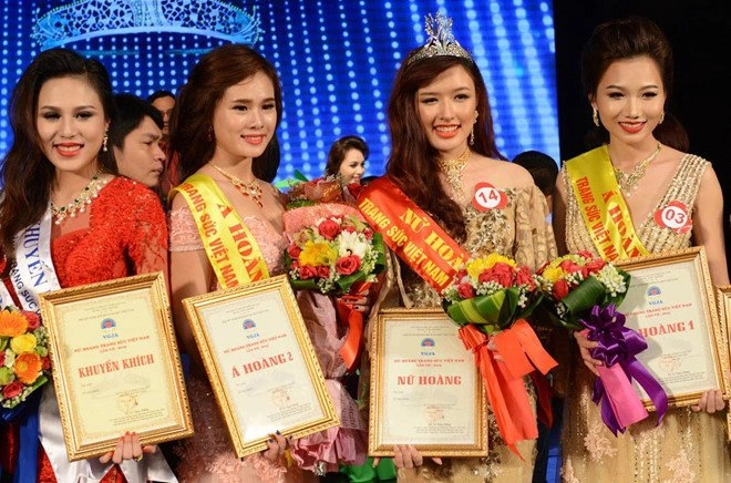 Bạn gái cầu thủ trọng đại xách túi 80 triệu sang chảnh đi thi miss world việt nam 2019 - 7