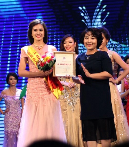 Bạn gái cầu thủ trọng đại xách túi 80 triệu sang chảnh đi thi miss world việt nam 2019 - 8