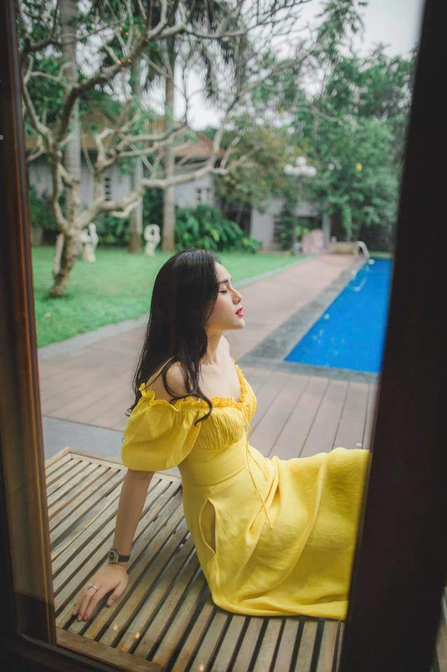 Bạn gái cầu thủ trọng đại xách túi 80 triệu sang chảnh đi thi miss world việt nam 2019 - 16