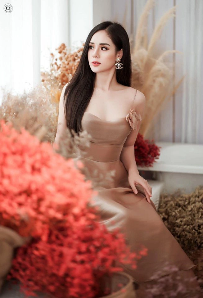 Bạn gái cầu thủ trọng đại xách túi 80 triệu sang chảnh đi thi miss world việt nam 2019 - 19