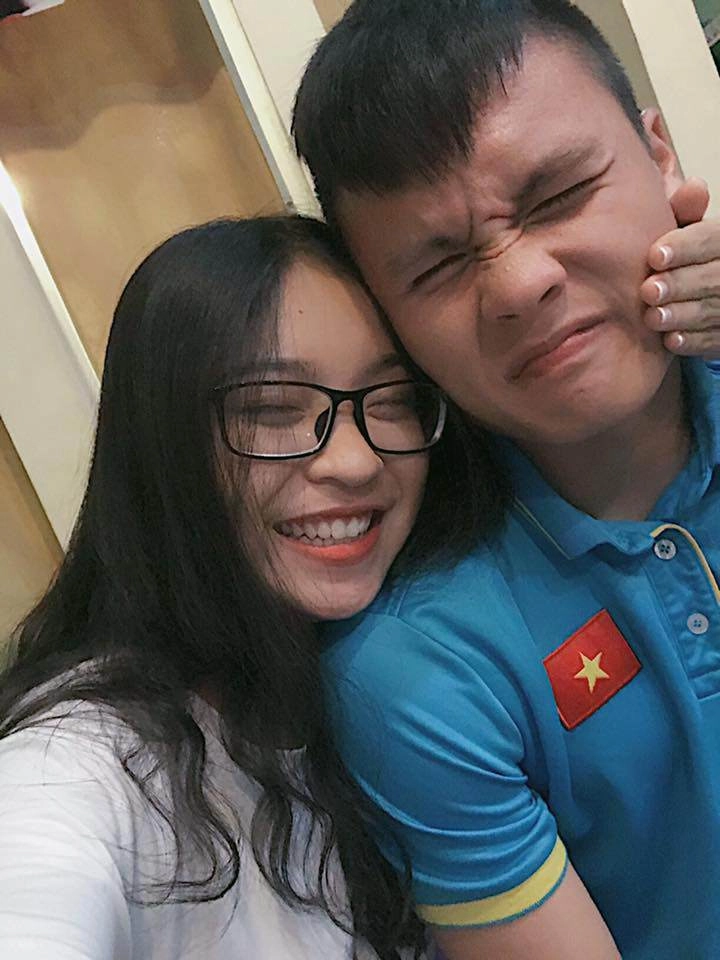 Bạn gái quang hải không chỉ xinh như hotgirl mà còn có gout thời trang siêu nữ tính - 2