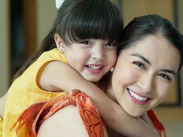 Bố mẹ đẹp nhất philippines bảo sao 2 con lại cực phẩm bé út gây ấn tượng mạnh - 14