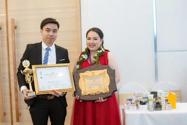 Ceo lê kiều trang vinh dự đưa mỹ phẩm chan hasu ghi danh cùng lúc hai giải thưởng vàng - 2