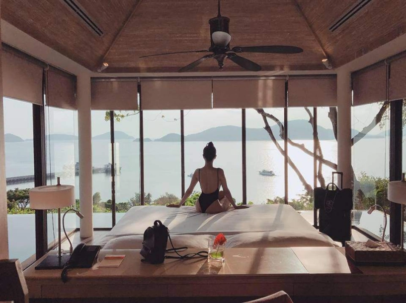 Chán khoe hàng hiệu ngọc trinh diện bikini khoét bạo khoe lưng trần nuột nà trắng mịn - 4