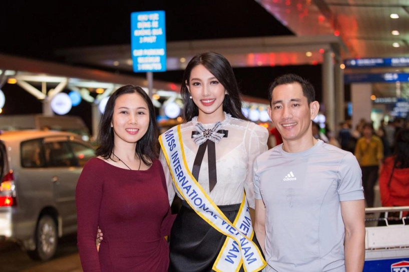 Chất như thuỳ tiên vừa ra sân bay đi thi quốc tế đã biến hình liên tục thế này rồi - 8