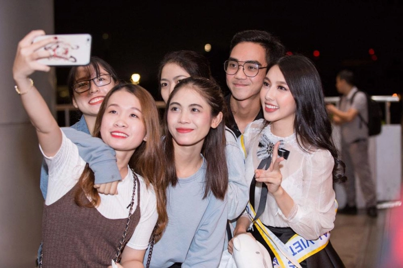Chất như thuỳ tiên vừa ra sân bay đi thi quốc tế đã biến hình liên tục thế này rồi - 9