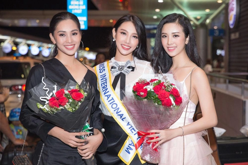 Chất như thuỳ tiên vừa ra sân bay đi thi quốc tế đã biến hình liên tục thế này rồi - 10
