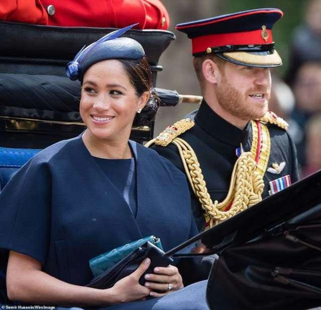 Chọn trang phục đối lập hoàn toàn meghan markle và chị dâu kate ai đẹp hơn ai - 1