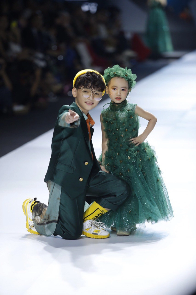 Cô bé vô gia cư 6 tuổi trở thành mẫu nhí sánh bước bên hhen niê tại vifw2019 - 8